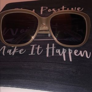 🕶Bobbi Brown sunglasses 🕶